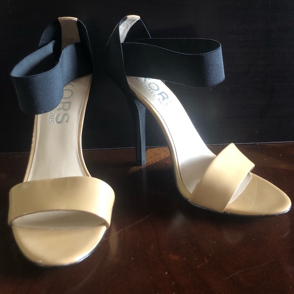 KORS by Michael Kors Nude & Black Heels SZ 8 - Picture 5 of 8